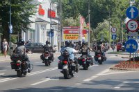 motocykliści jadą w kierunku ulicy Paderewskiego