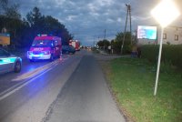 policjanci wykonują czynności na miejscu wypadku w Koszęcinie