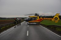 Na miejscu helikopter zabiera rannego