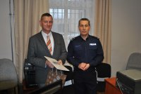 Komendant Komisariatu z szefem lublinieckich policjantów