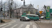 Pojazdy po zderzeniu na skrzyżowaniu ulic Mickiewicza i Kilińskiego