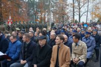 Na zdjęciu delegacje i osoby uczestniczące w mszy na cmentarzu w Lublińcu.