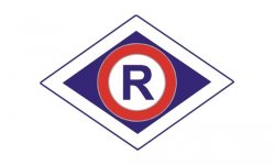 Na zdjęciu symbol wydziału ruchu drogowego duża litera R